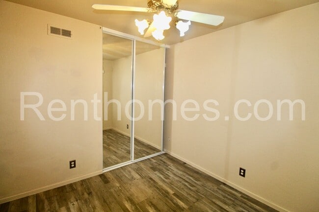 Building Photo - 10952 Parkdale Ave