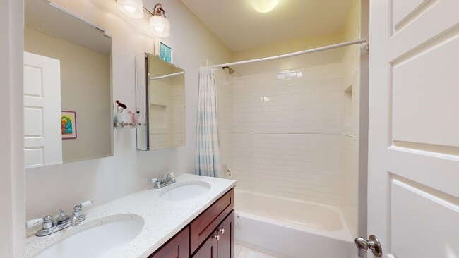 Building Photo - 1700 D St SE