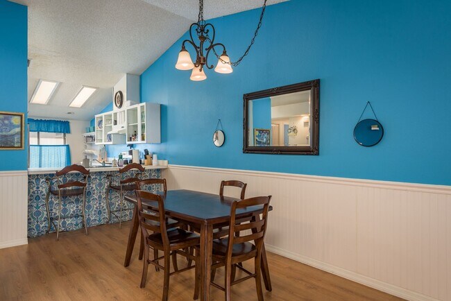 Building Photo - Beautifully Maintained 2-Bedroom, 2-Bath Villa in Tarpon Springs