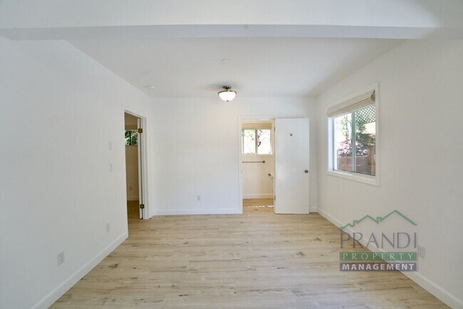 Building Photo - 137 Maestro Rd