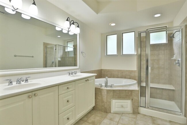 Building Photo - 95 Douvaine Ct