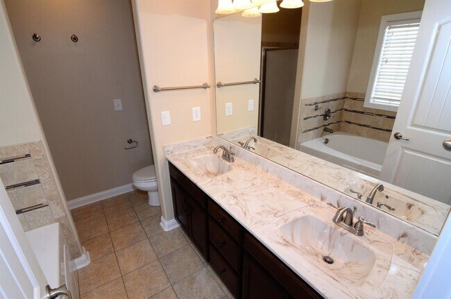 Building Photo - 4 bed 3 ba home...country view backyard