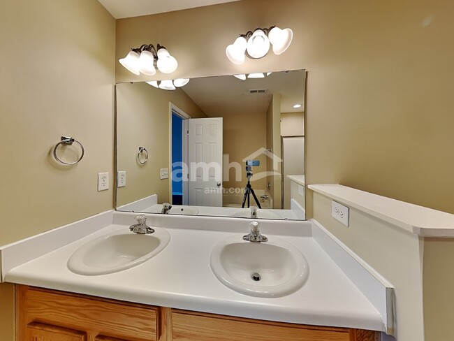 Building Photo - 5104 Mabe Dr