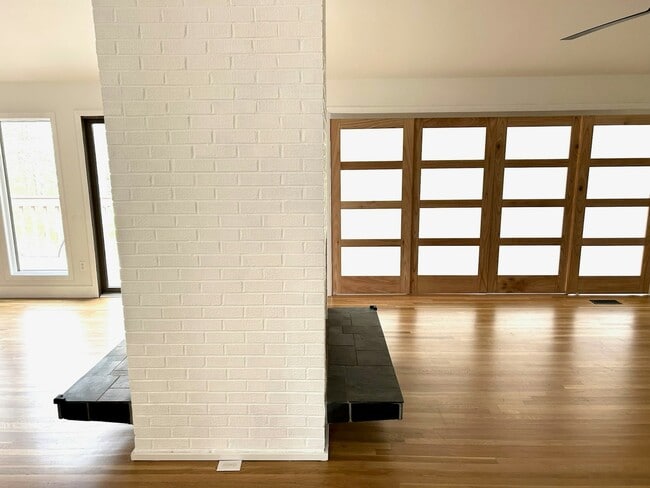 Building Photo - 104 Jerdone Rd