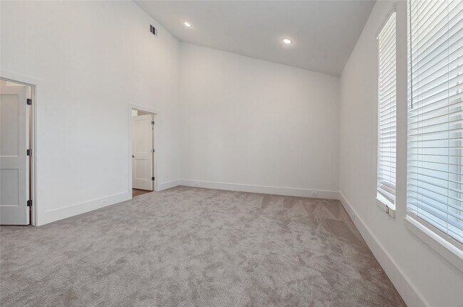 Building Photo - 7609 Victory Reserve St