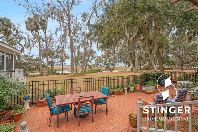 Building Photo - 1808 Lenora Dr