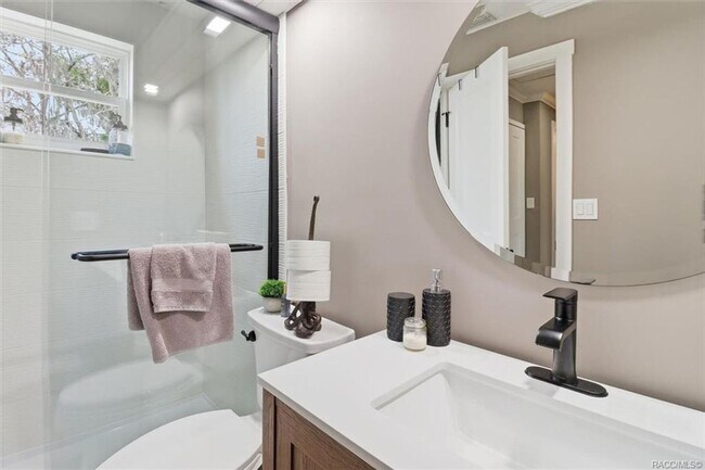 Building Photo - Three Bedroom, Two Bath Waterfront Condo