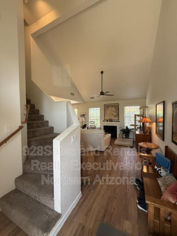 Building Photo - 4110 E Village Cir