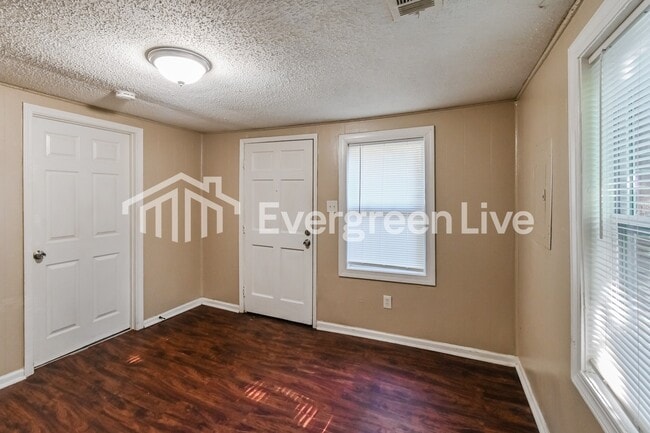 Building Photo - 375 George Rd