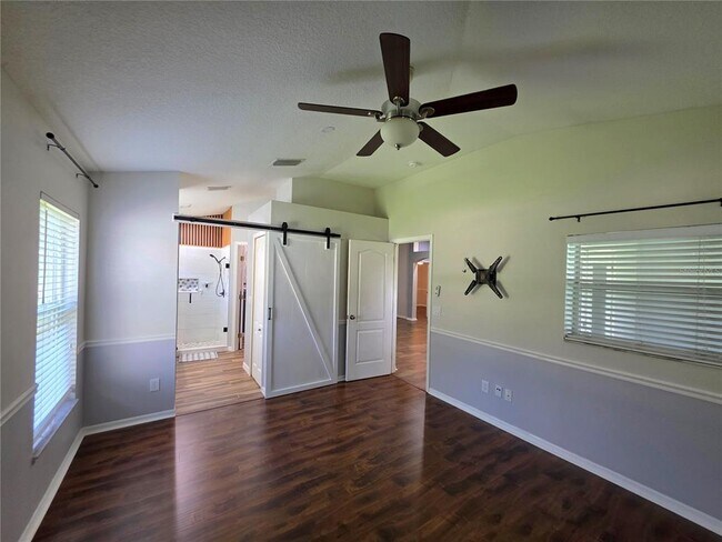 Building Photo - 806 Lesa Glen Pl