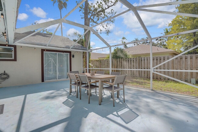 Building Photo - 1329 Periwinkle Pl