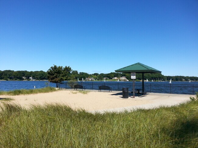 Public Beach Near By - 17340 Oak St