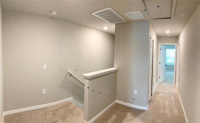 Building Photo - 975 Robin Holly St