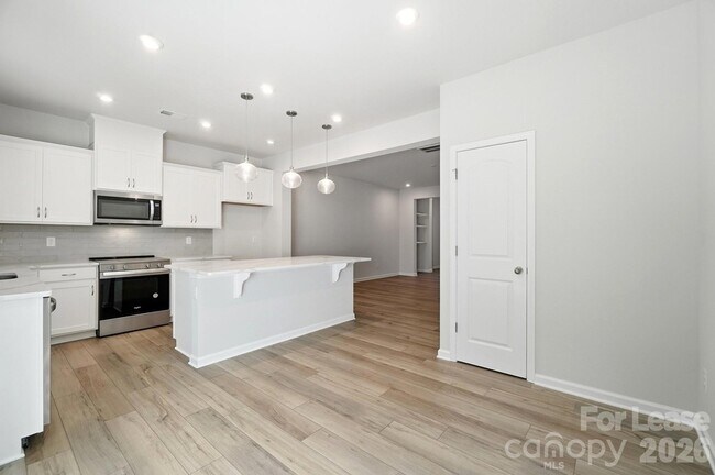 Building Photo - 14862 Tamarack Drive