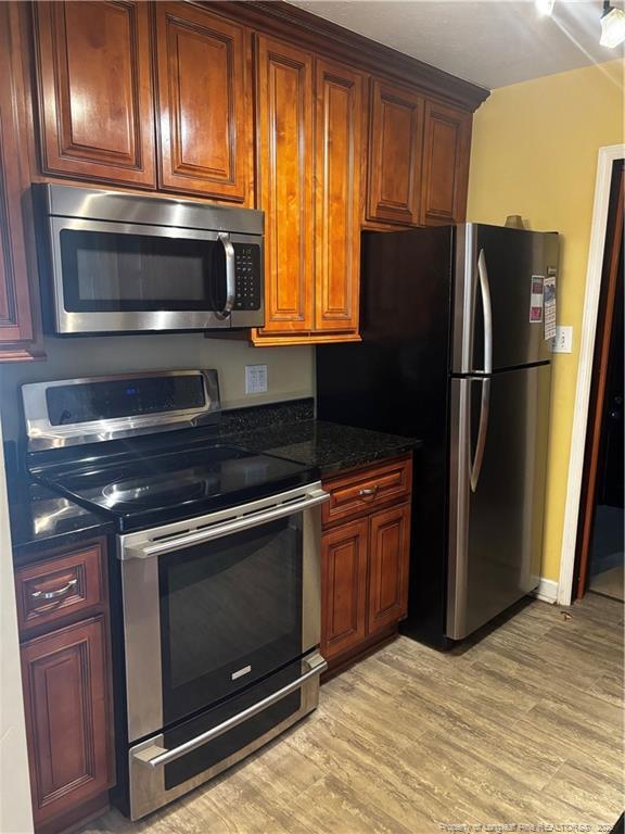 Building Photo - 854 Stoneykirk Dr