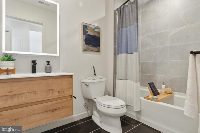 Building Photo - 1775 N American St