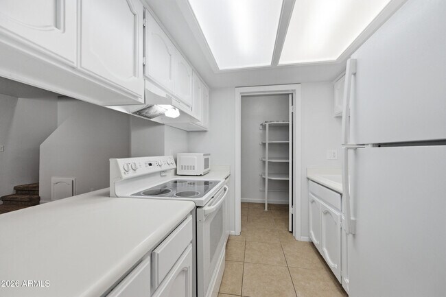 Building Photo - 1455 N Alma School Rd