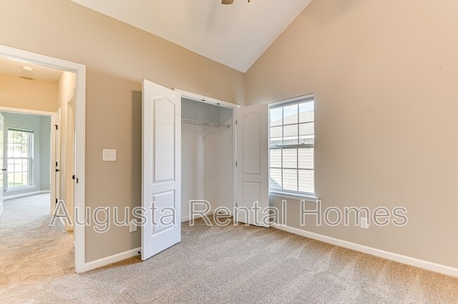 Building Photo - 812 Oshields Ct