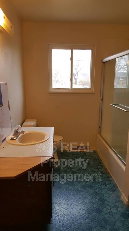 Building Photo - 803 4th St