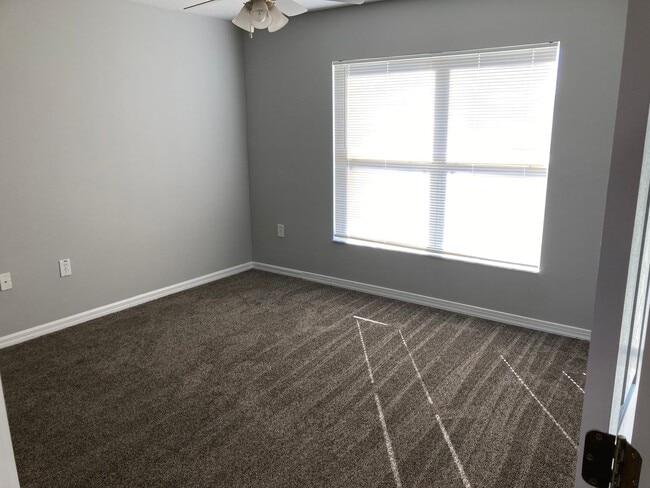 Building Photo - Beautiful 3x2 in gated community