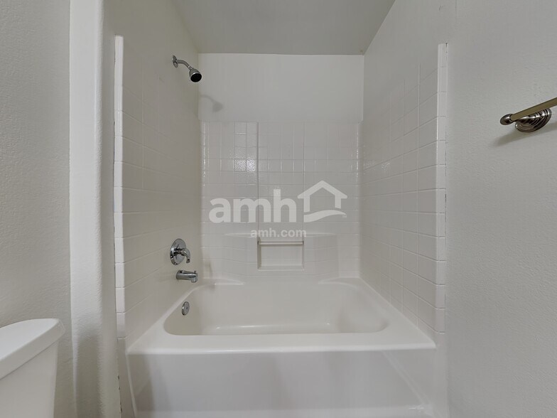 Building Photo - 9233 Lowery Point Ct