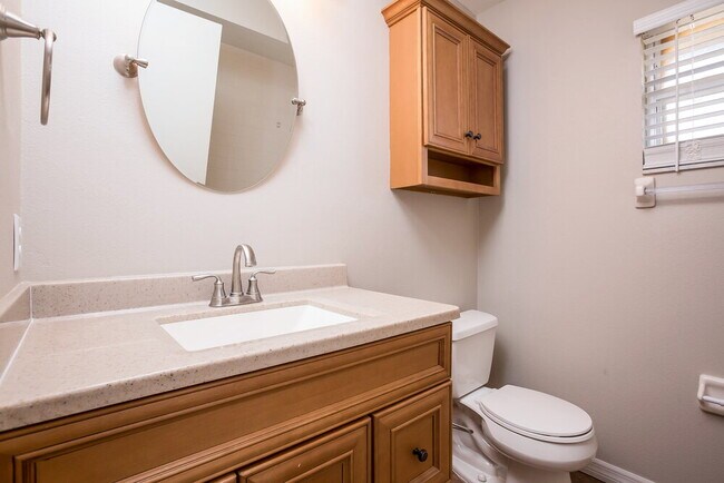 Building Photo - 80 Lake Daisy Blvd