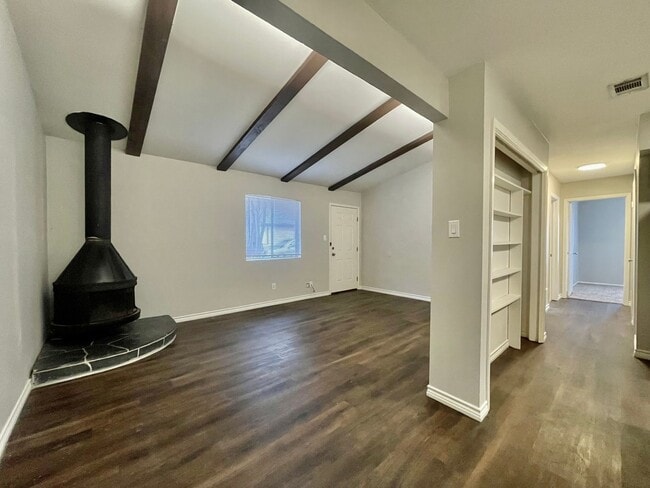 Building Photo - 1108 Hazelton St