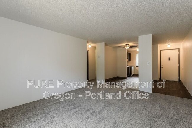 Building Photo - 14202 NE Sandy Blvd