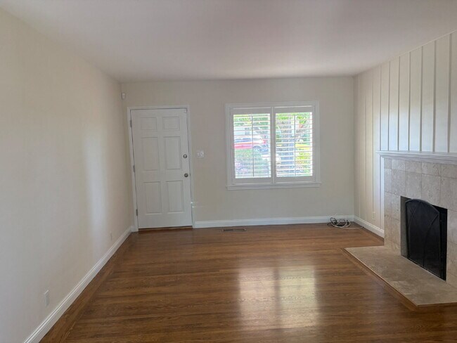 Building Photo - Charming 3 bed, 2 bath with office on San ...