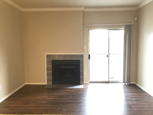 Building Photo - Awesome 1/1 in Great Location