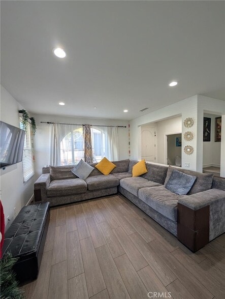 Building Photo - 64 Emerald Clover