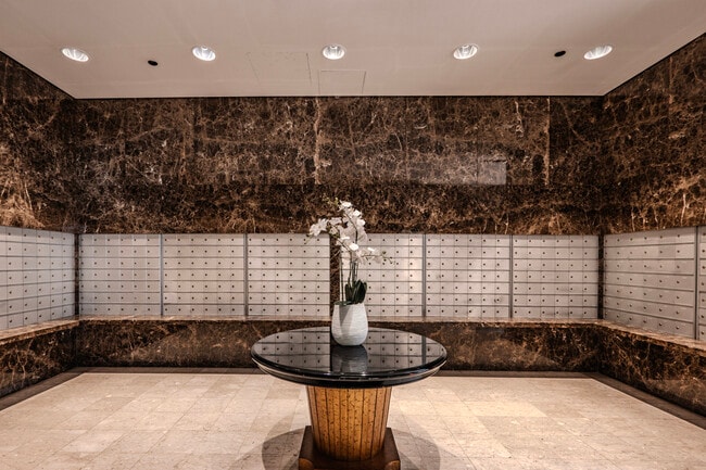 Building Photo - 10 E Ontario St