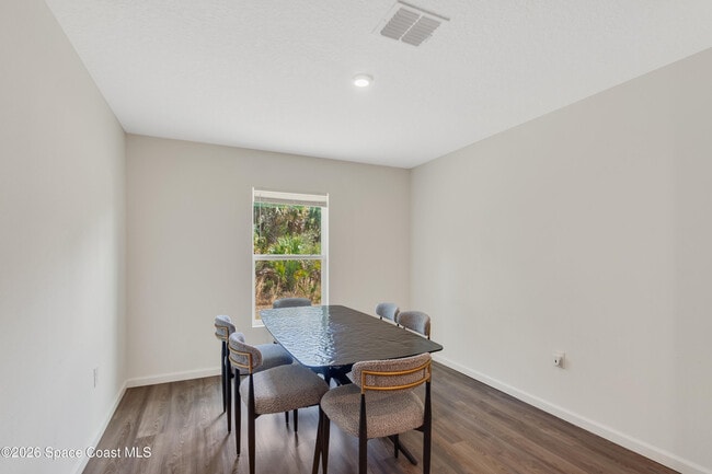 Building Photo - 301 Haines Rd SW