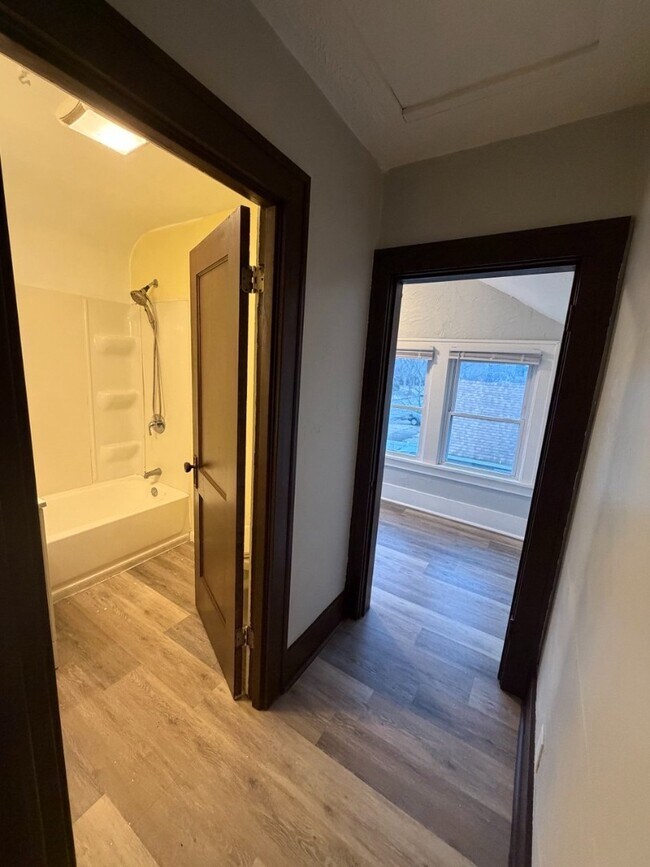 Building Photo - Affordable 1-Bedroom Apartment | Utilities Included | No Laundry