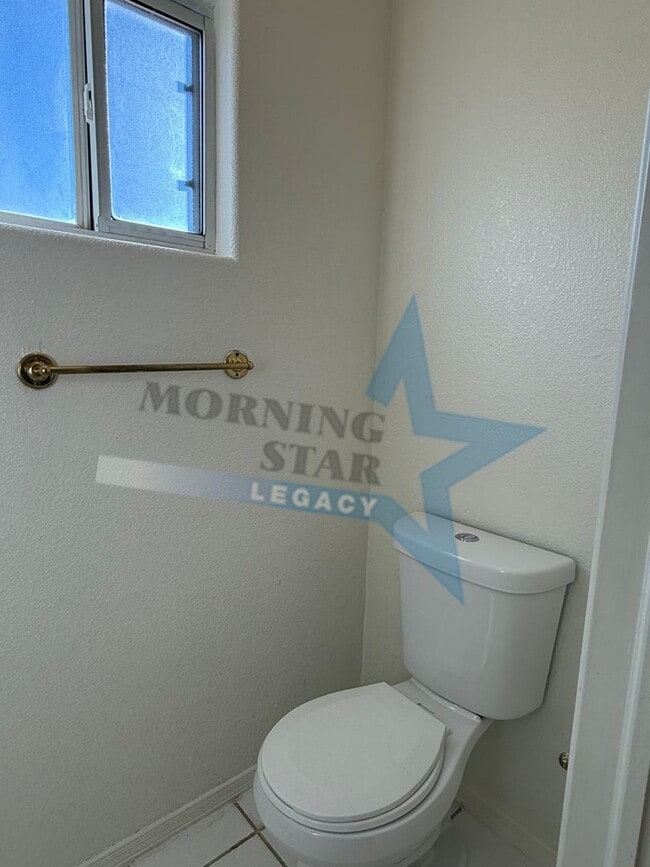 Building Photo - 4 bedroom, 4 bath house - Must see landscaping!