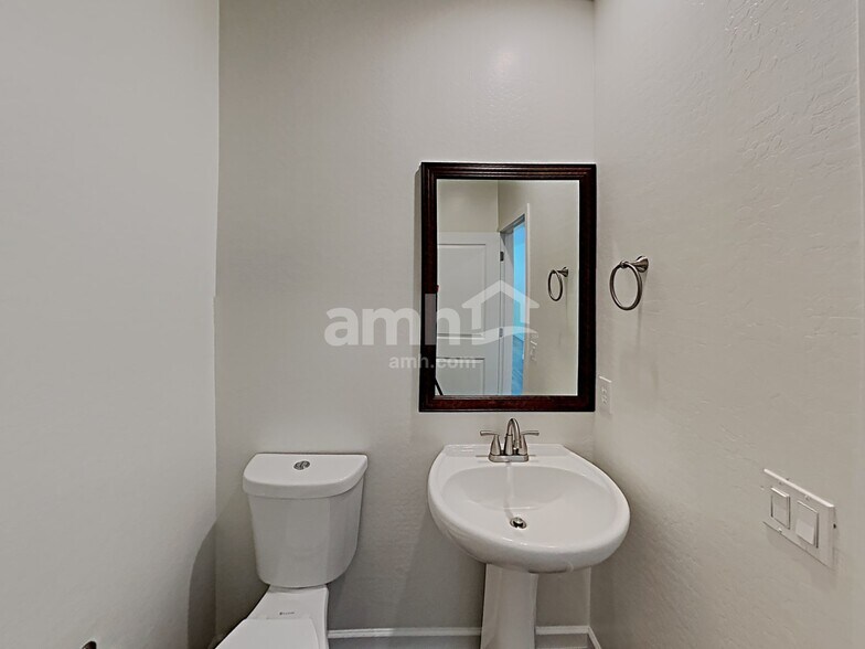 Building Photo - 14221 W Georgia Dr