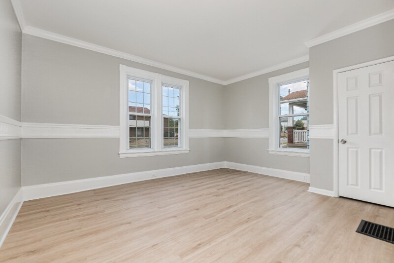 Building Photo - 3248 Glenmore Ave