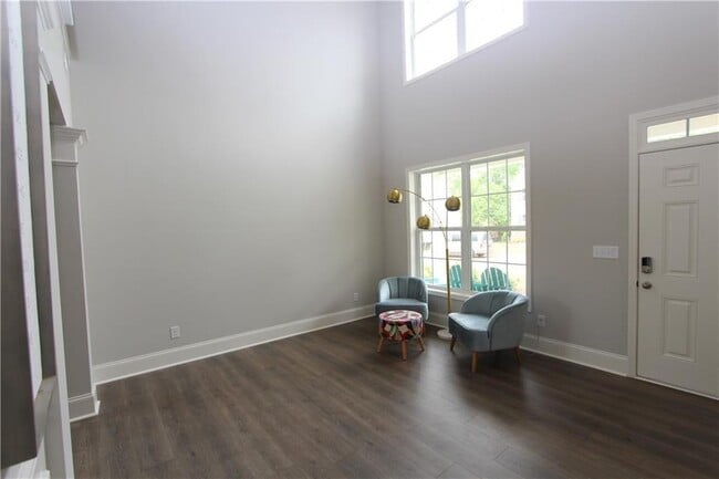 Building Photo - 6870 Rambling