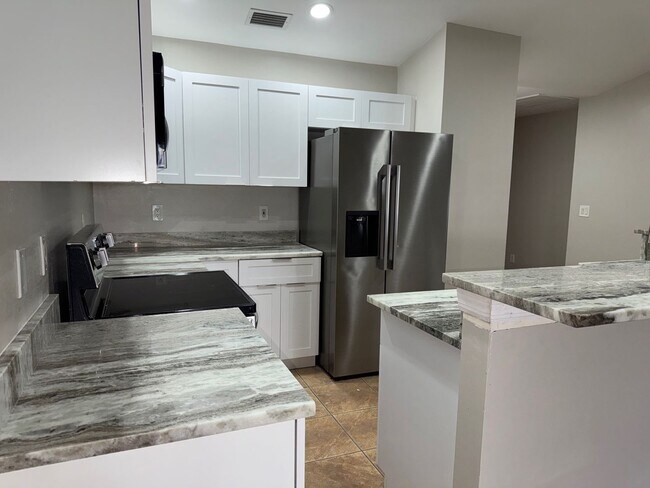 Building Photo - Experience this Cape Coral 3 bedroom 2 bath corner duplex with 1 car garage and screened in lanai.