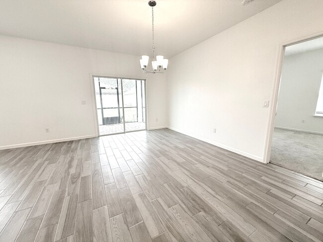 Building Photo - Like New Home In Highland Chase