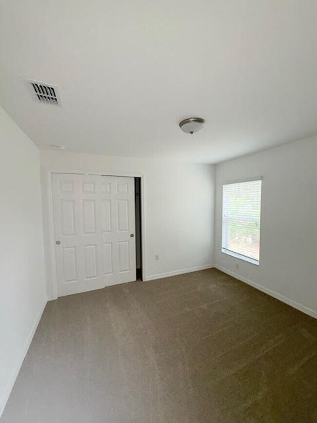 Building Photo - 125 Seattle Trail