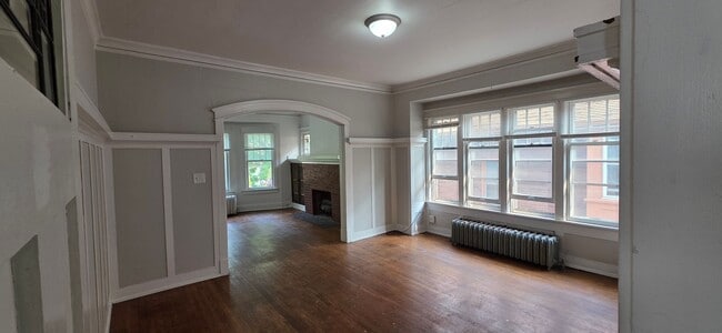 Building Photo - 3059 N Frederick Ave