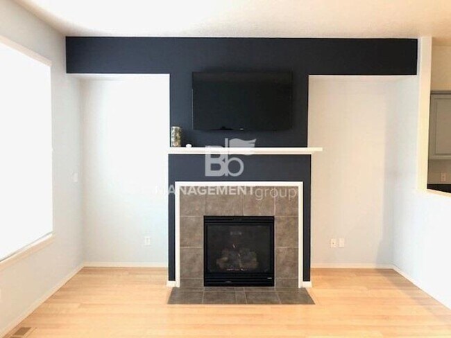Building Photo - Updated Beaverton Townhome Close to Nike! Private Yard/Patio
