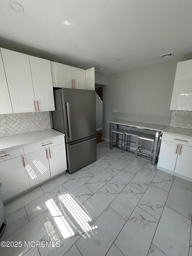 Building Photo - 10 Cambell Ct