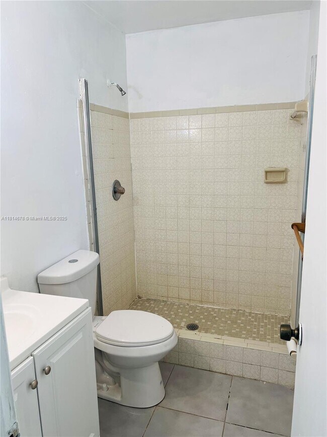 Building Photo - 4680 SW 29th Terrace