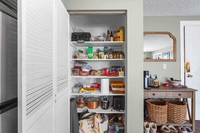 Building Photo - University Park 1 bed 1 bath Condo in walking distance to DU! MOVE IN SPECIAL!