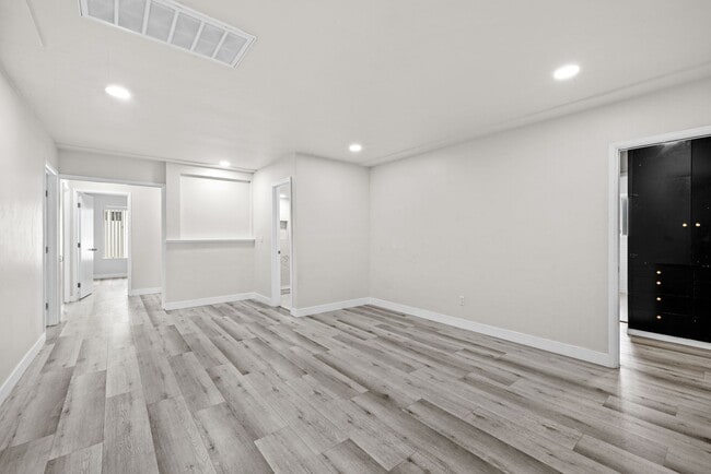 Building Photo - 5528-5530 Dorothy Drive