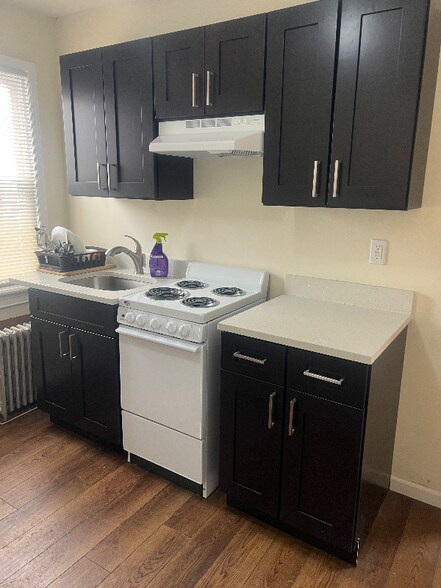 Building Photo - 958 Chancellor Ave