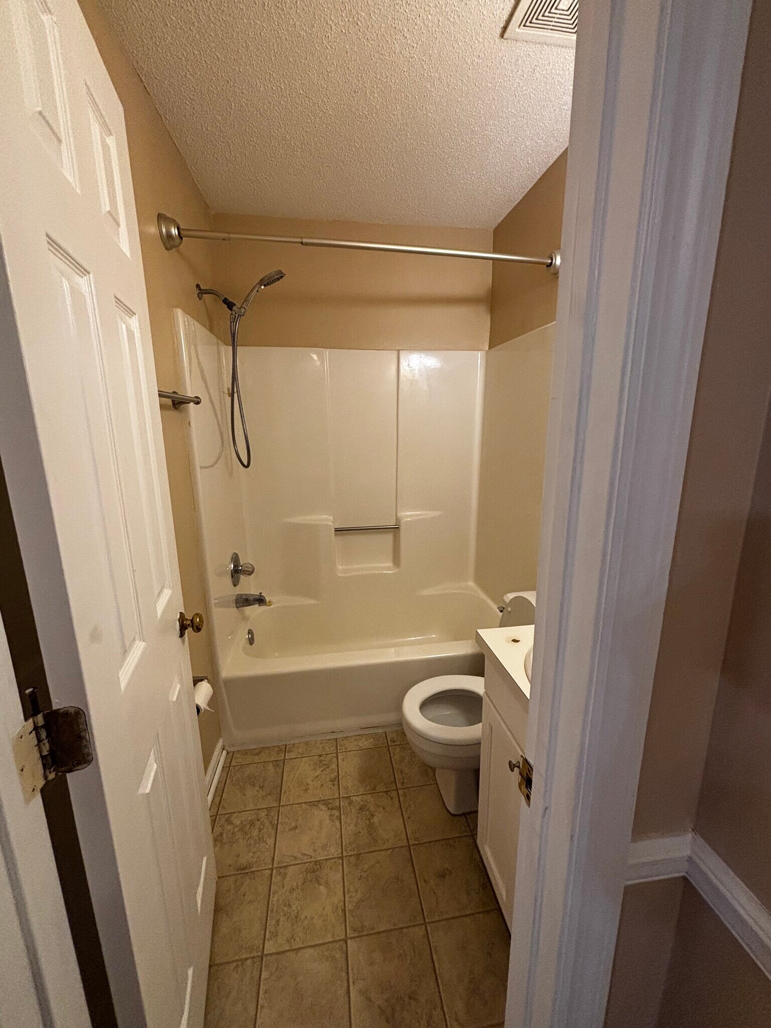 Guest bathroom - 2108 Hamilton Pl N