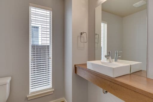 Building Photo - Gorgeous South Everett MainVue Home Available!